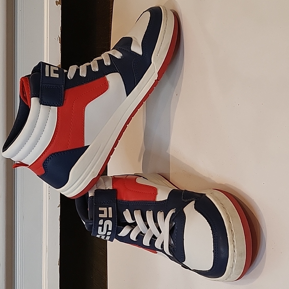 Boys 4.5 Aresh sneakers